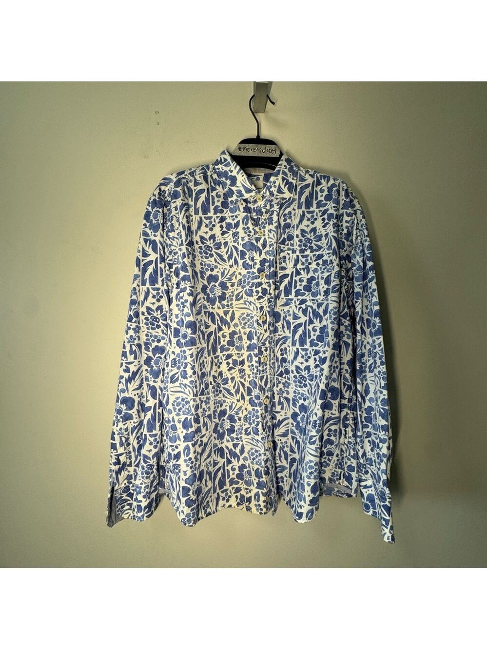 Tommy Bahama White and Blue Floral Button-Down Shirt Large